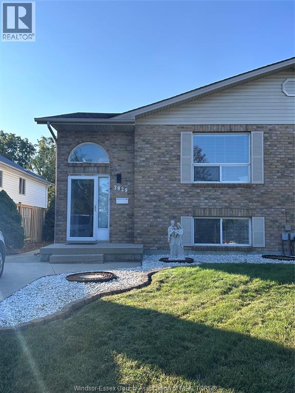 7929 Hawthorne Drive, Windsor, Ontario  N8R 2J9 - Photo 1 - 26015676
