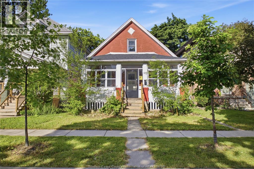 977 GLADSTONE, Windsor, Ontario
