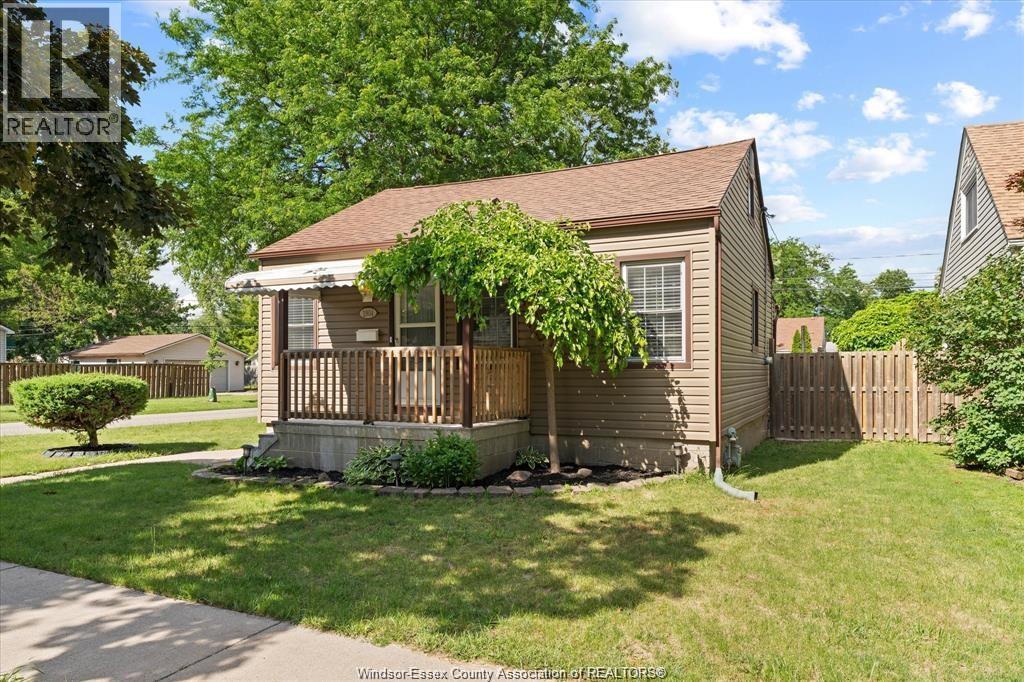 1904 Westcott, Windsor, Ontario  N8W 4K4 - Photo 1 - 26015804