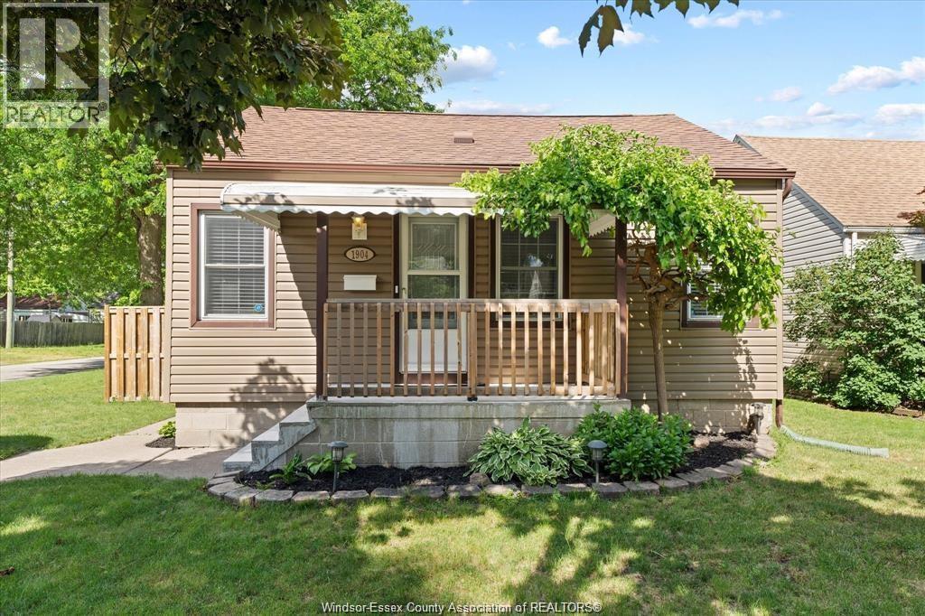1904 Westcott, Windsor, Ontario  N8W 4K4 - Photo 2 - 26015804