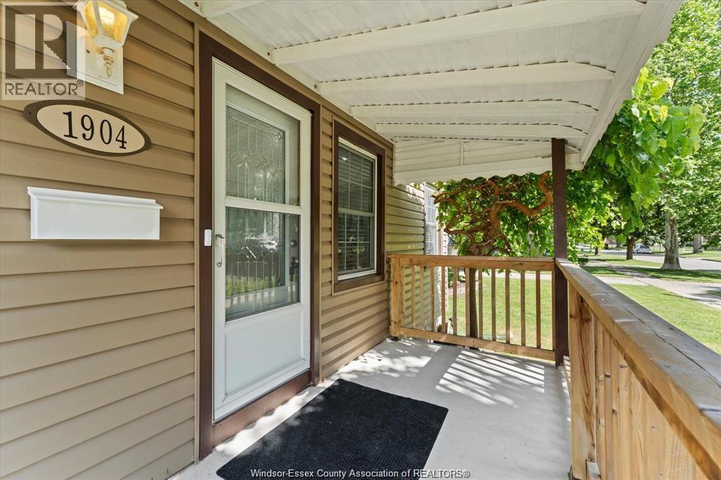 1904 Westcott, Windsor, Ontario  N8W 4K4 - Photo 3 - 26015804
