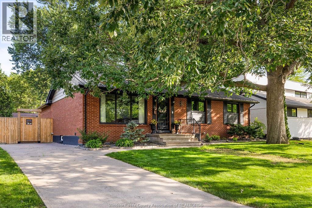 2 Summer Court, Windsor, Ontario  N9E 1R1 - Photo 1 - 26015825