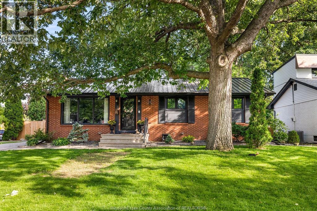 2 Summer Court, Windsor, Ontario  N9E 1R1 - Photo 2 - 26015825