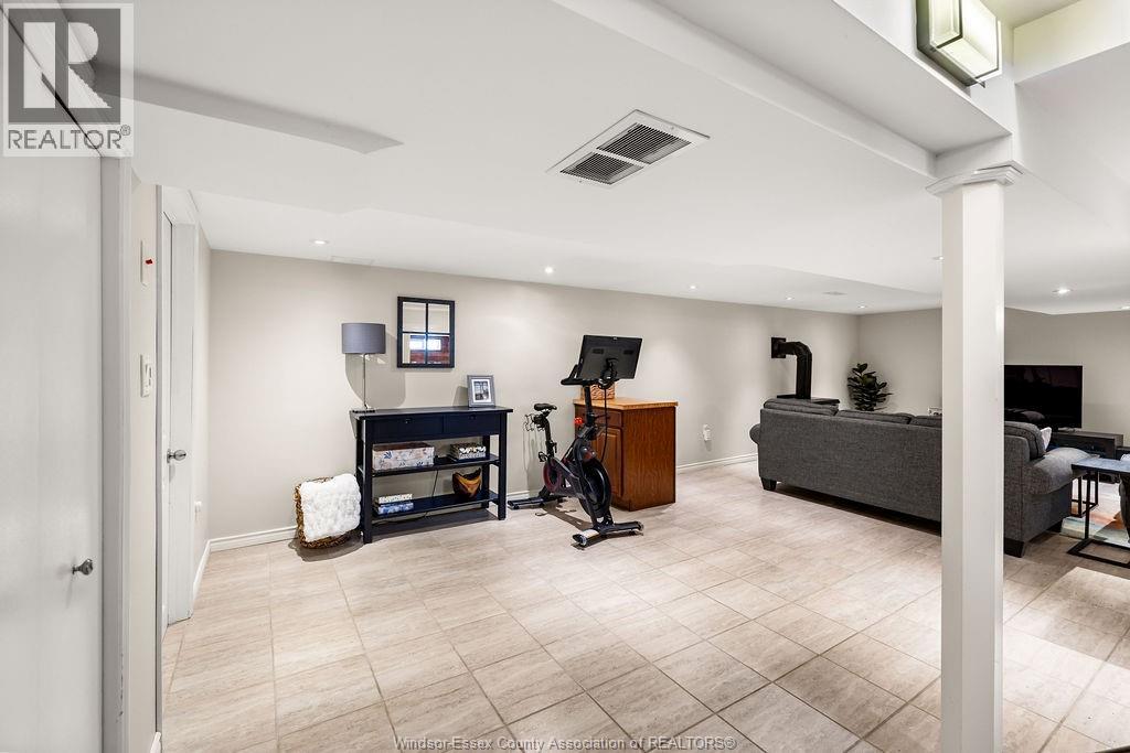 2 Summer Court, Windsor, Ontario  N9E 1R1 - Photo 27 - 26015825