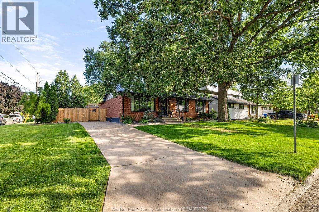 2 Summer Court, Windsor, Ontario  N9E 1R1 - Photo 3 - 26015825