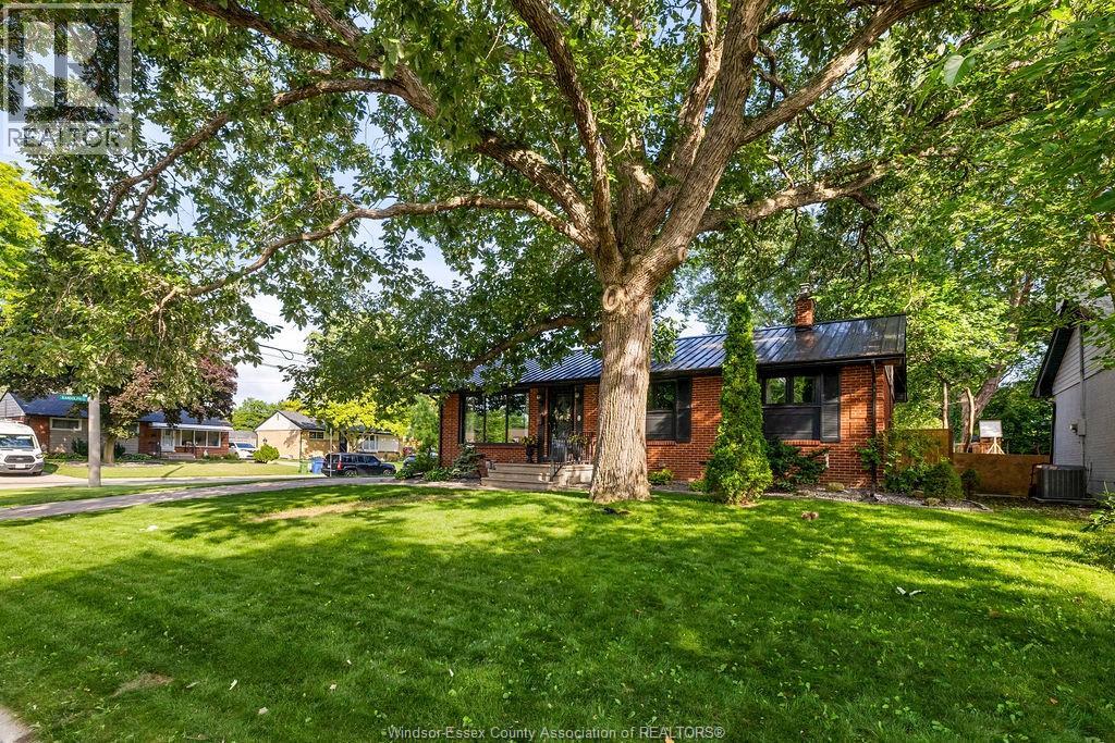 2 Summer Court, Windsor, Ontario  N9E 1R1 - Photo 4 - 26015825