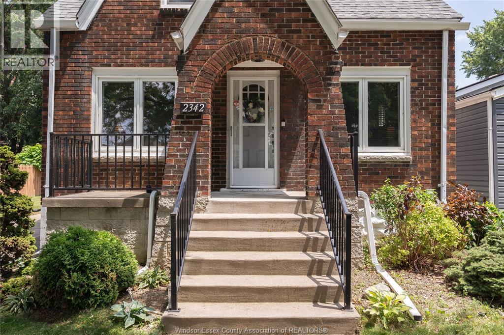 2342 Westcott, Windsor, Ontario  N8W 4K7 - Photo 2 - 26015832