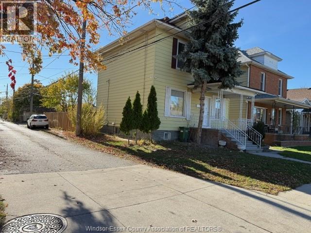 941 Cataraqui, Windsor, Ontario  N9A 3P7 - Photo 2 - 26015843