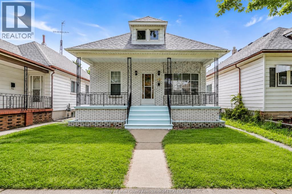 383 Mcewan, Windsor, Ontario  N9B 2E5 - Photo 1 - 26015859