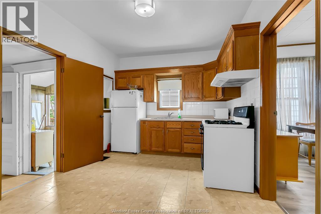 383 Mcewan, Windsor, Ontario  N9B 2E5 - Photo 11 - 26015859