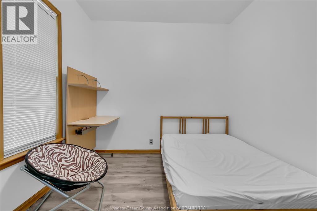 383 Mcewan, Windsor, Ontario  N9B 2E5 - Photo 14 - 26015859