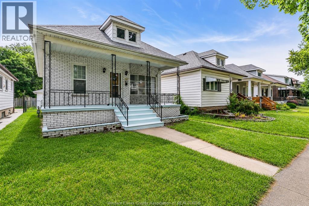 383 Mcewan, Windsor, Ontario  N9B 2E5 - Photo 2 - 26015859