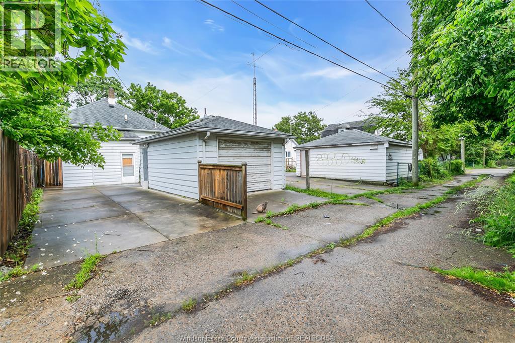 383 Mcewan, Windsor, Ontario  N9B 2E5 - Photo 24 - 26015859