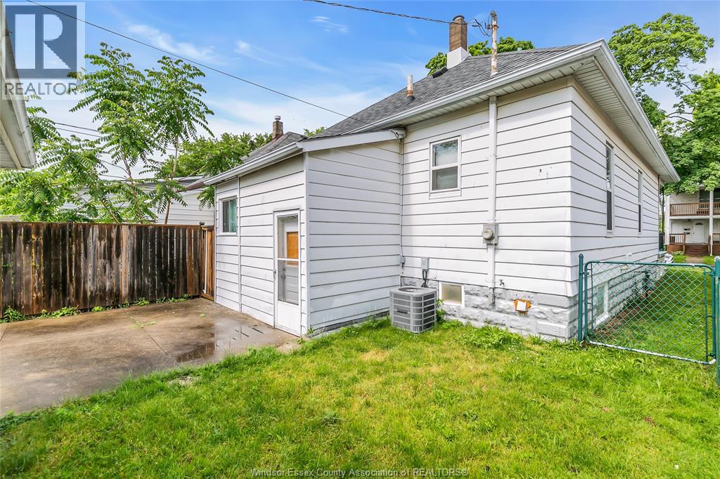383 Mcewan, Windsor, Ontario  N9B 2E5 - Photo 25 - 26015859