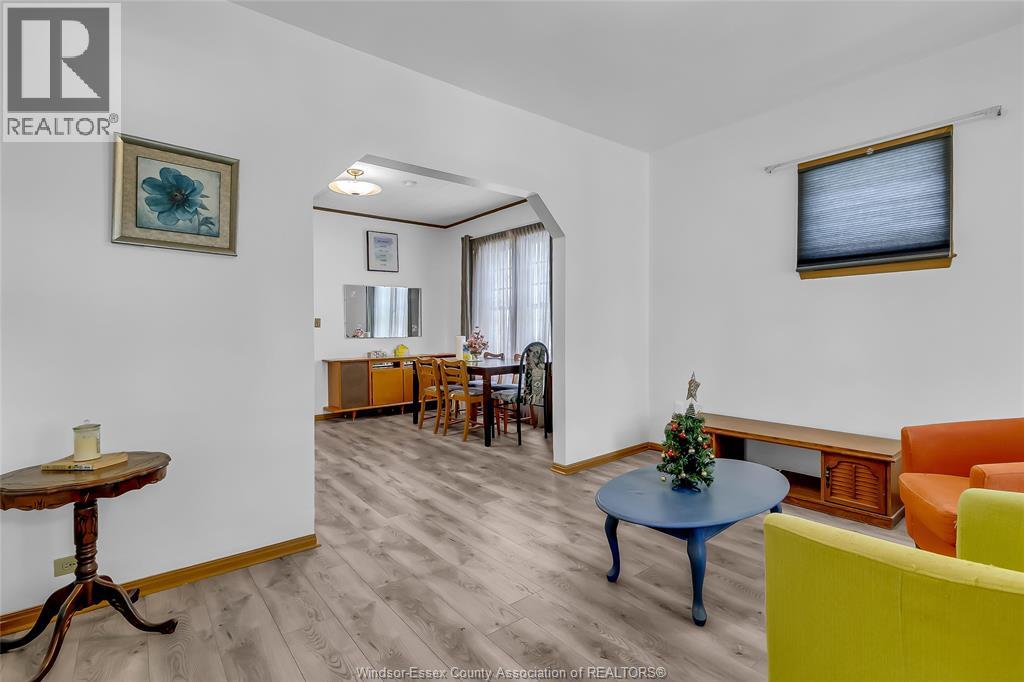 383 Mcewan, Windsor, Ontario  N9B 2E5 - Photo 6 - 26015859