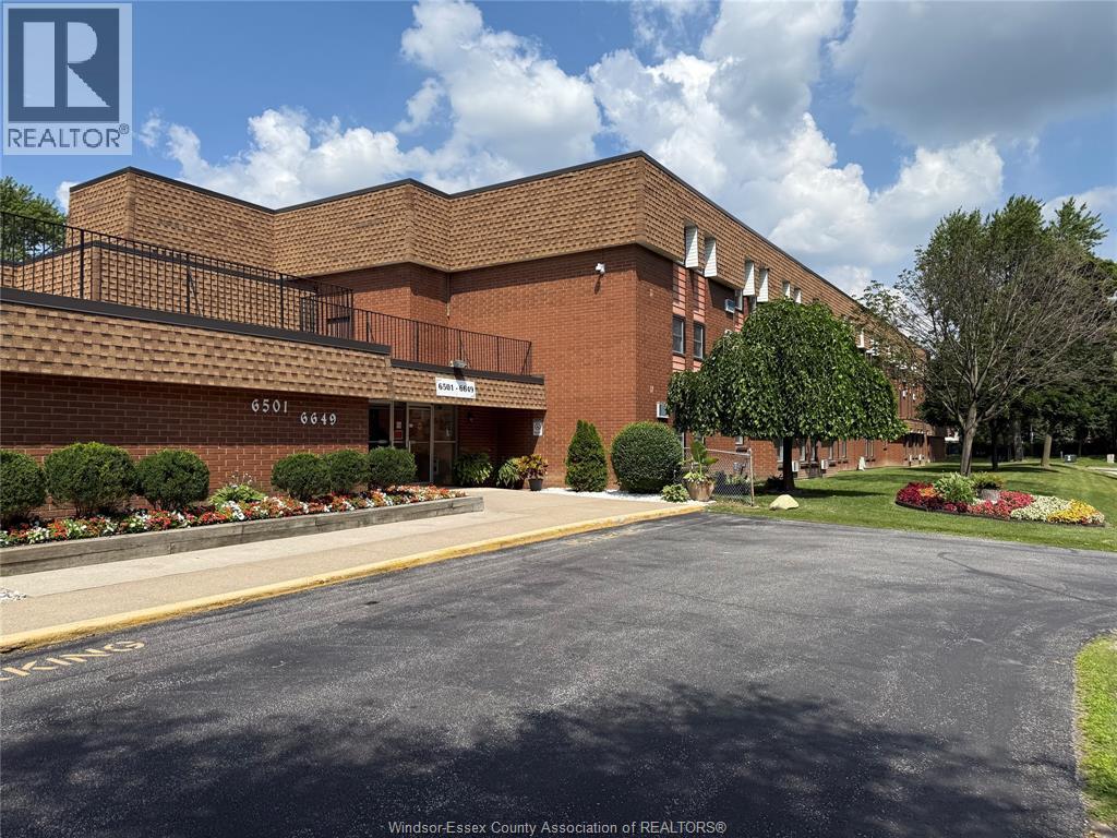 6563 THORNBERRY, Windsor, Ontario