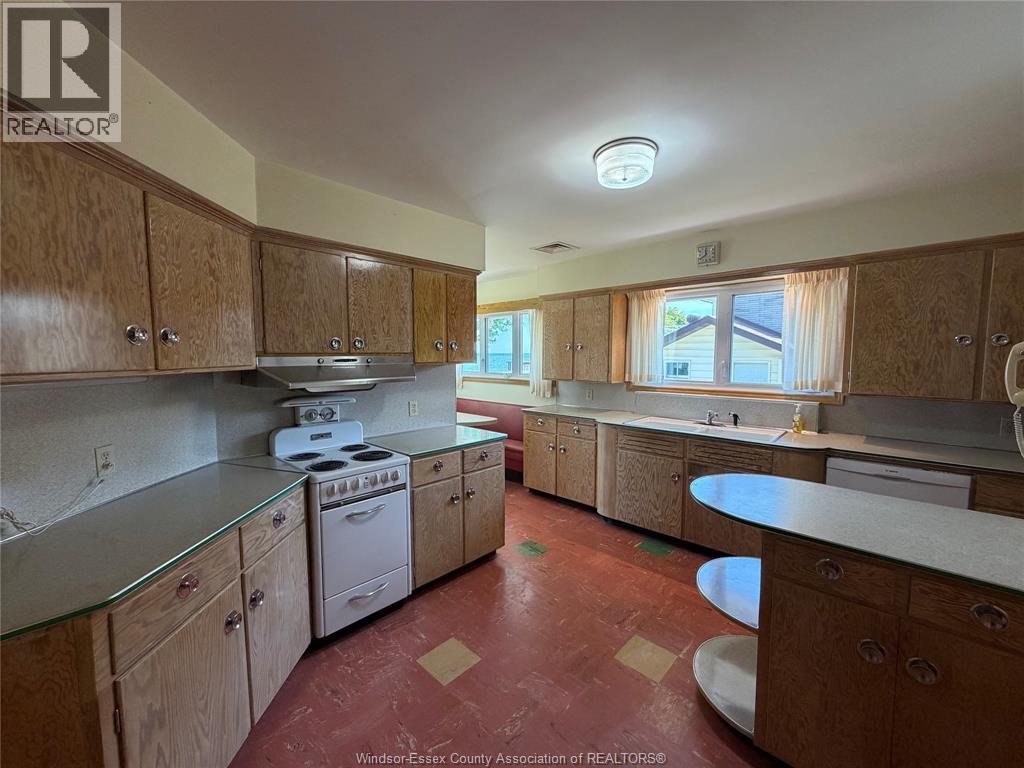 13942 Riverside Drive East, Tecumseh, Ontario  N8N 1B6 - Photo 12 - 26015921