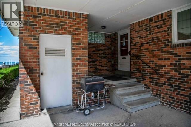 13942 Riverside Drive East, Tecumseh, Ontario  N8N 1B6 - Photo 3 - 26015921