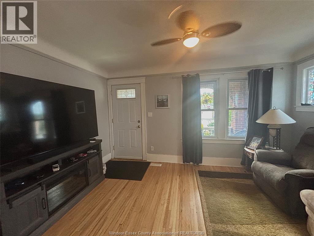2322 Byng, Windsor, Ontario  N8W 3E5 - Photo 4 - 26015931