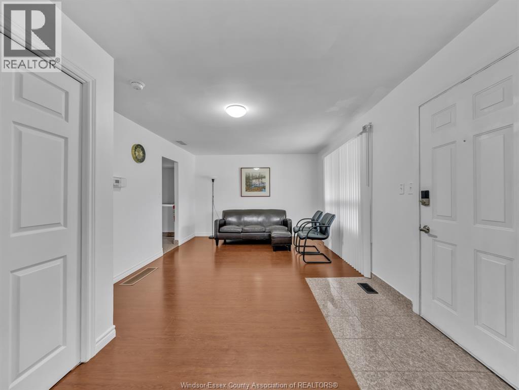 3748 Whitney, Windsor, Ontario  N9C 2C4 - Photo 11 - 26015928
