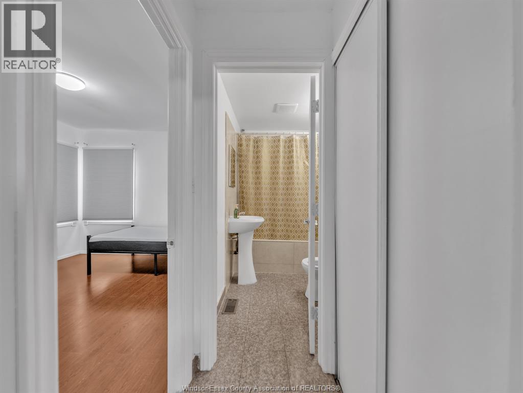 3748 Whitney, Windsor, Ontario  N9C 2C4 - Photo 18 - 26015928