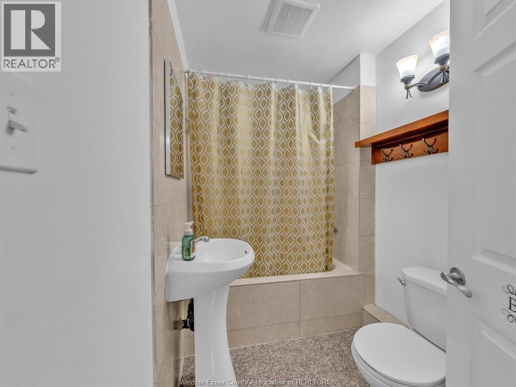 3748 Whitney, Windsor, Ontario  N9C 2C4 - Photo 19 - 26015928