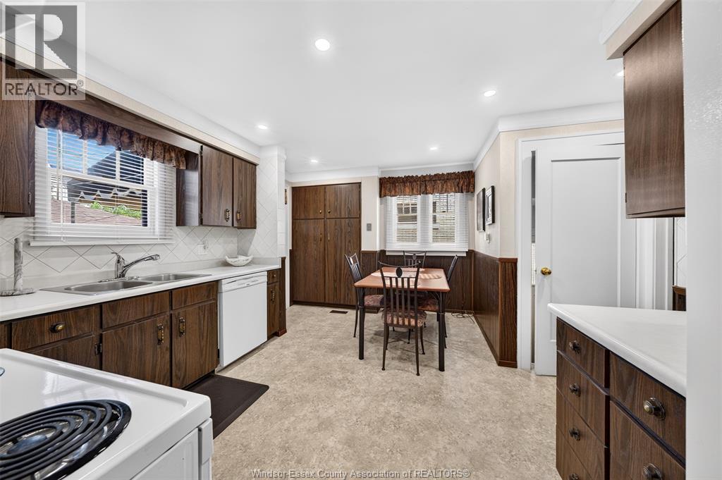 2333 Chilver, Windsor, Ontario  N8W 2V6 - Photo 11 - 26015936