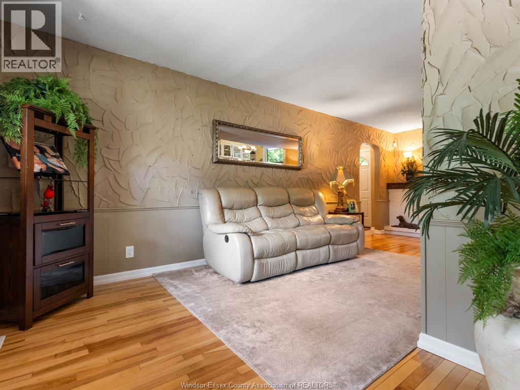 7045 Matchette Road, Lasalle, Ontario  N9J 2S1 - Photo 5 - 26015962