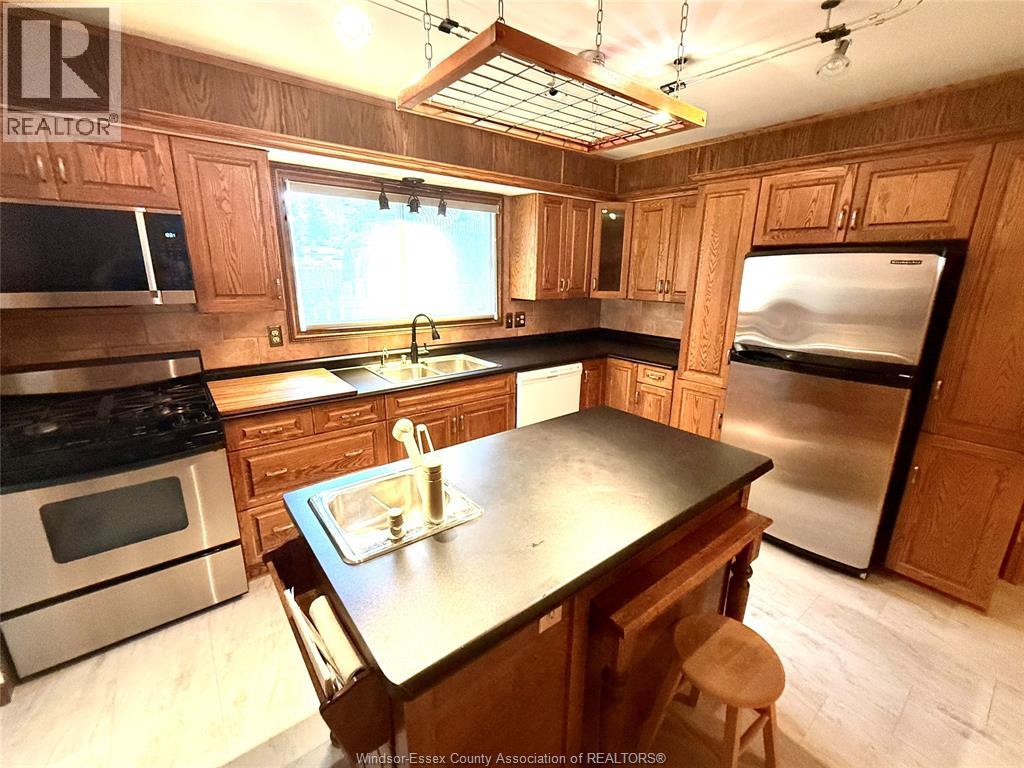 377 Fairway, St. Clair Beach, Ontario  N8N 2Y9 - Photo 13 - 26016063