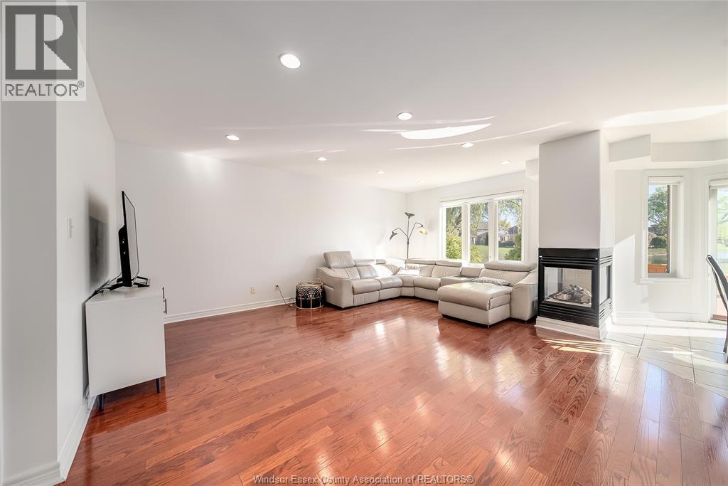 5023 Southwood Lakes Boulevard, Windsor, Ontario  N9G 2Y1 - Photo 3 - 26016097