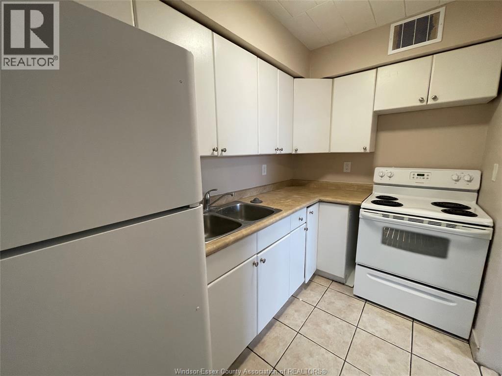928 Howard Avenue Unit# 7, Windsor, Ontario  N9A 2S6 - Photo 4 - 26016135