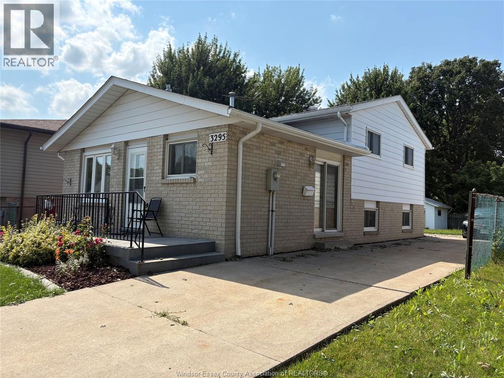 3295 Aurora, Windsor, Ontario  N8R 1Y9 - Photo 3 - 26016104