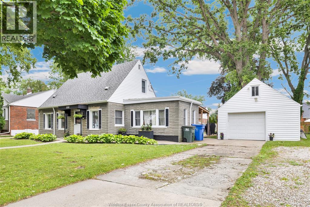 2337 Parkwood Avenue, Windsor, Ontario  N8W 2K3 - Photo 1 - 26016156