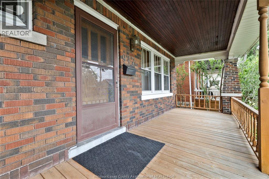 947 Bruce Avenue, Windsor, Ontario  N9A 4X8 - Photo 4 - 26016253