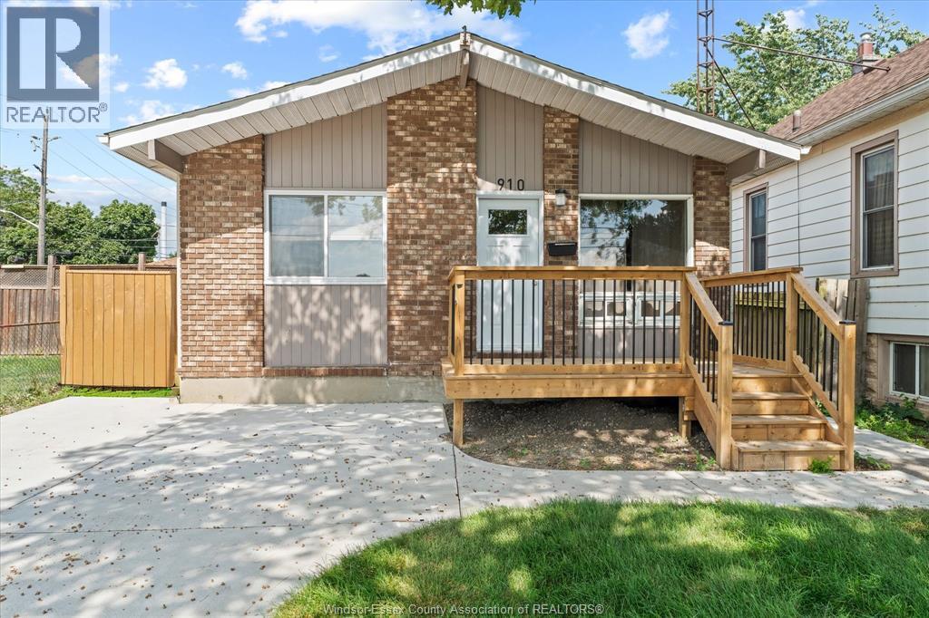 910 St. Luke, Windsor, Ontario  N9J 3J7 - Photo 1 - 26016319