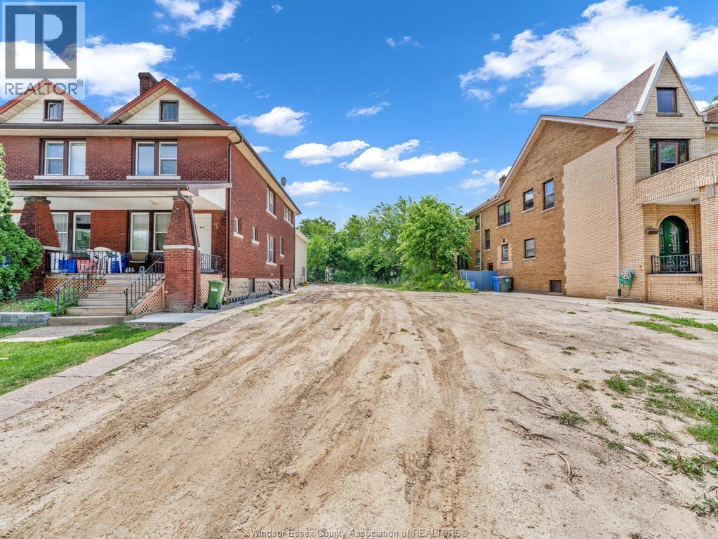 421 PARTINGTON AVENUE, Windsor, Ontario