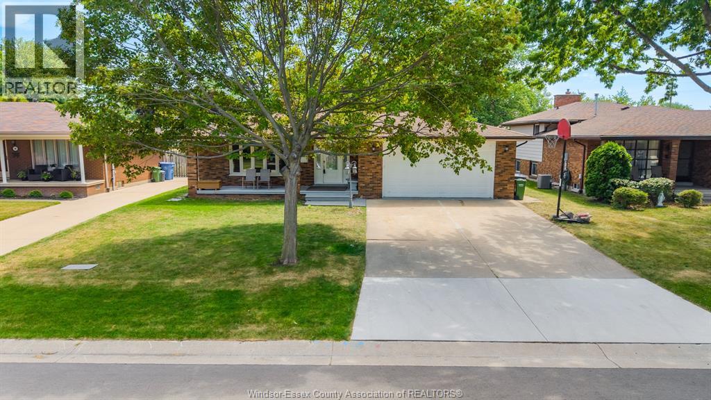 386 Woodridge, Tecumseh, Ontario  N8N 3A8 - Photo 2 - 26016009