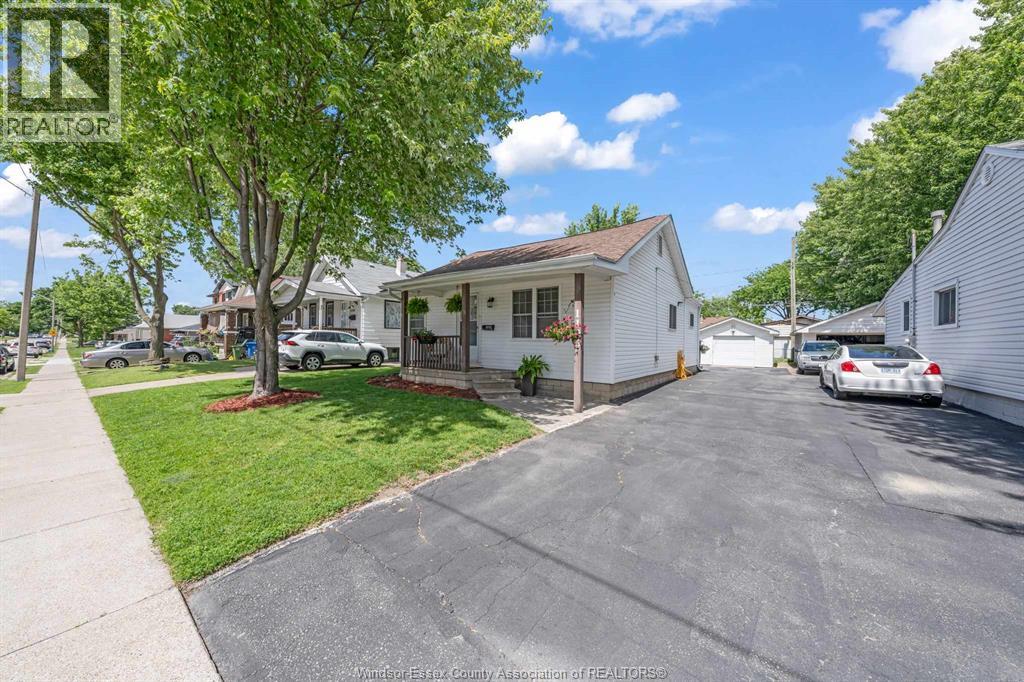 1196 Curry Avenue, Windsor, Ontario  N9B 2C9 - Photo 3 - 26016375