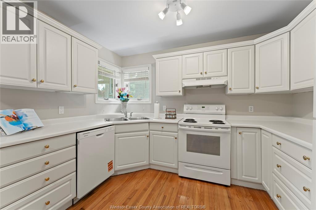 660 Caruso, Windsor, Ontario  N9G 2M6 - Photo 17 - 26016381