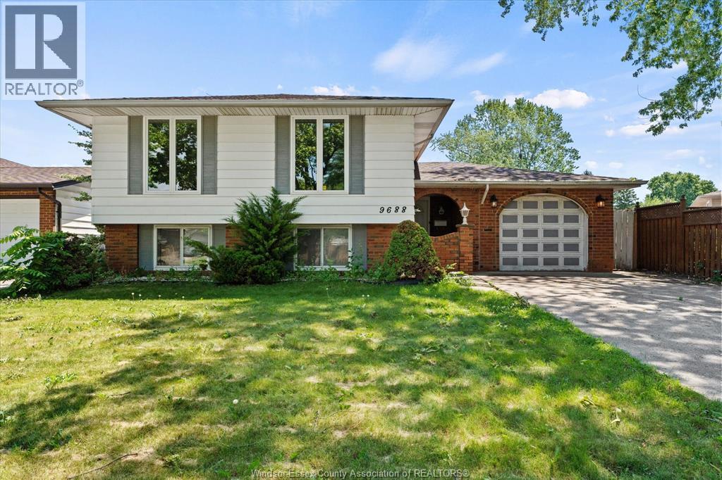 9688 CHESTNUT DRIVE, Windsor, Ontario