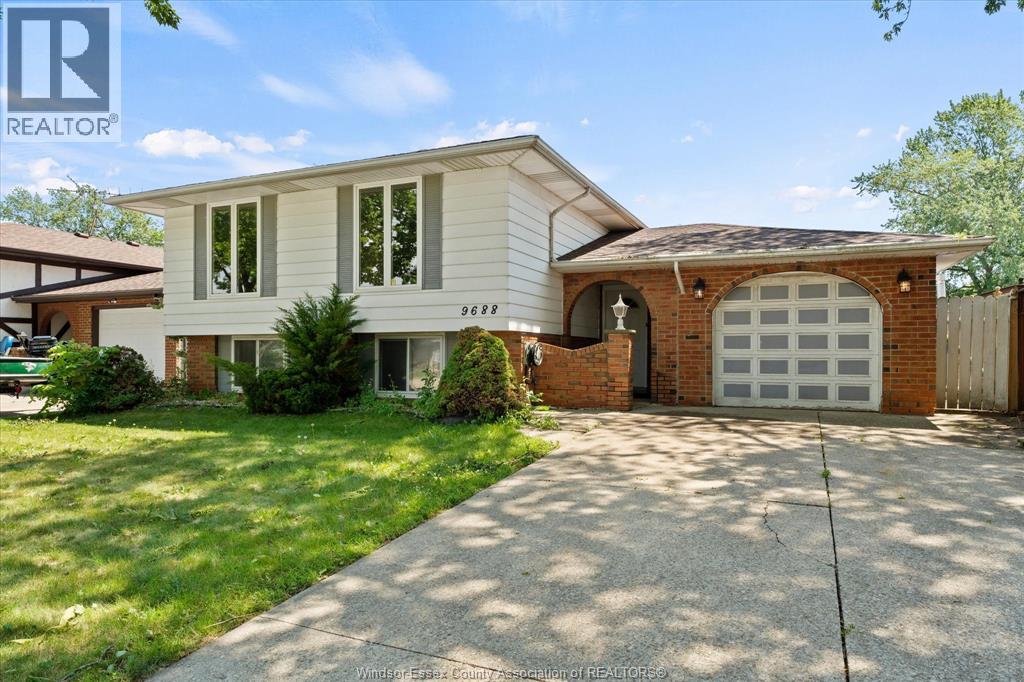 9688 Chestnut Drive, Windsor, Ontario  N8R 1G8 - Photo 3 - 26016365