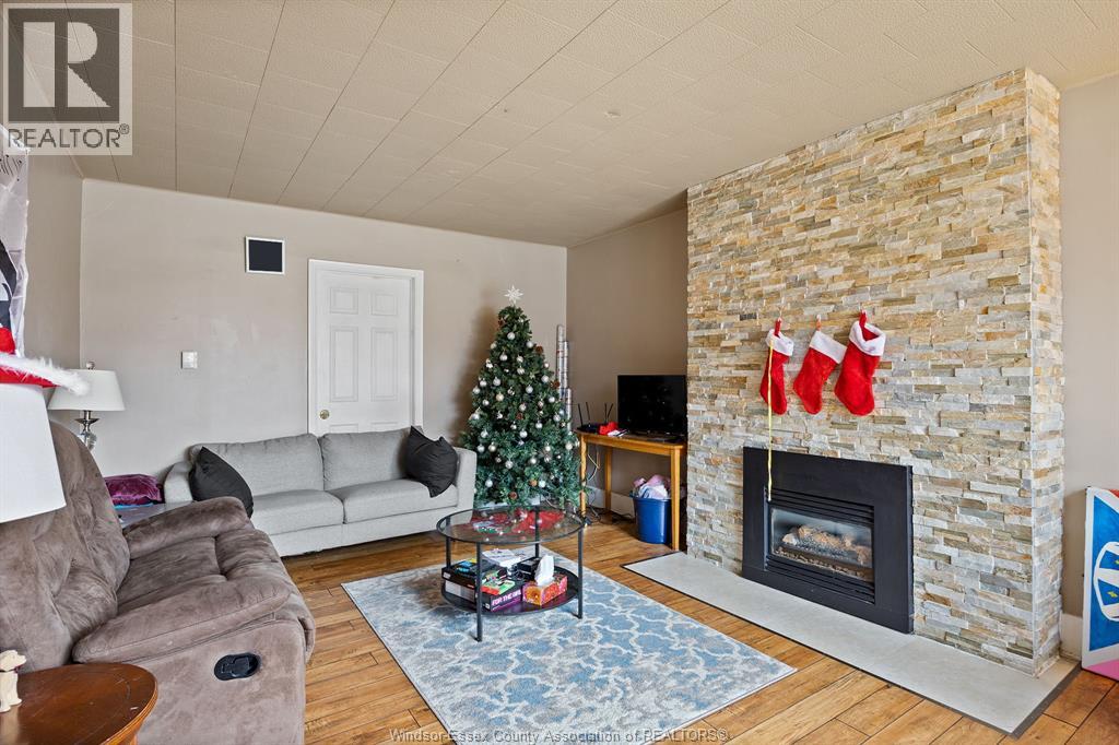 568 Askin, Windsor, Ontario  N9B 2X4 - Photo 2 - 26016386