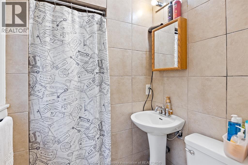 568 Askin, Windsor, Ontario  N9B 2X4 - Photo 9 - 26016386