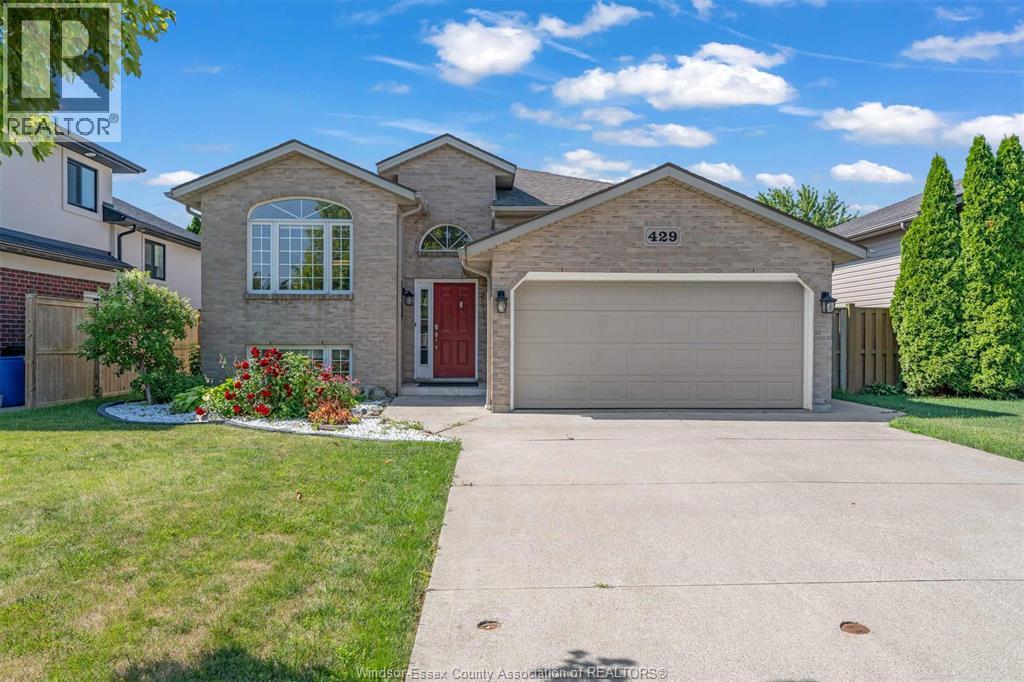 429 Mclellan Avenue, Amherstburg, Ontario  N9V 4C8 - Photo 1 - 26016155