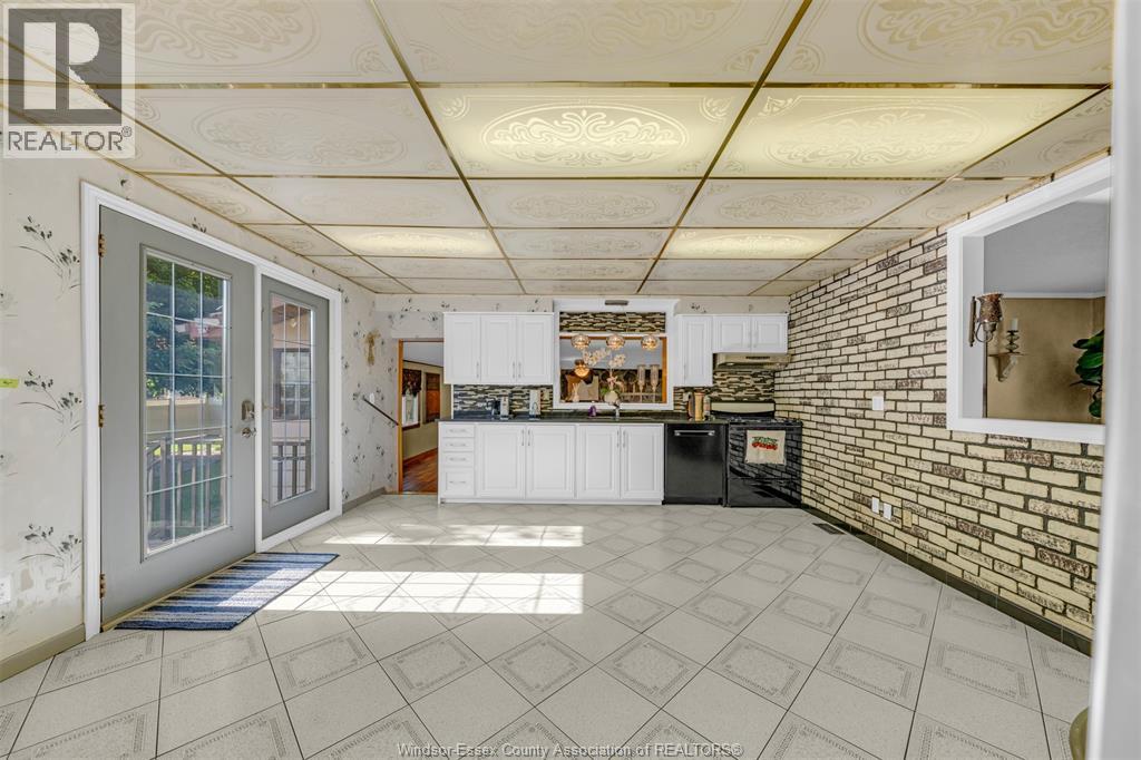 9525 Walker Road, Mcgregor, Ontario  N0R 1J0 - Photo 11 - 26016410