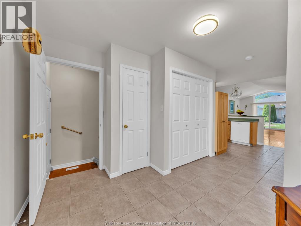 4568 Brother's Court, Windsor, Ontario  N9G 2W1 - Photo 8 - 26016424