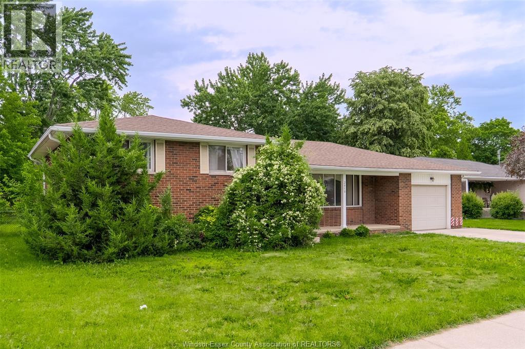 2010 Grand Marais Road West, Windsor, Ontario  N9E 1G1 - Photo 2 - 26015268