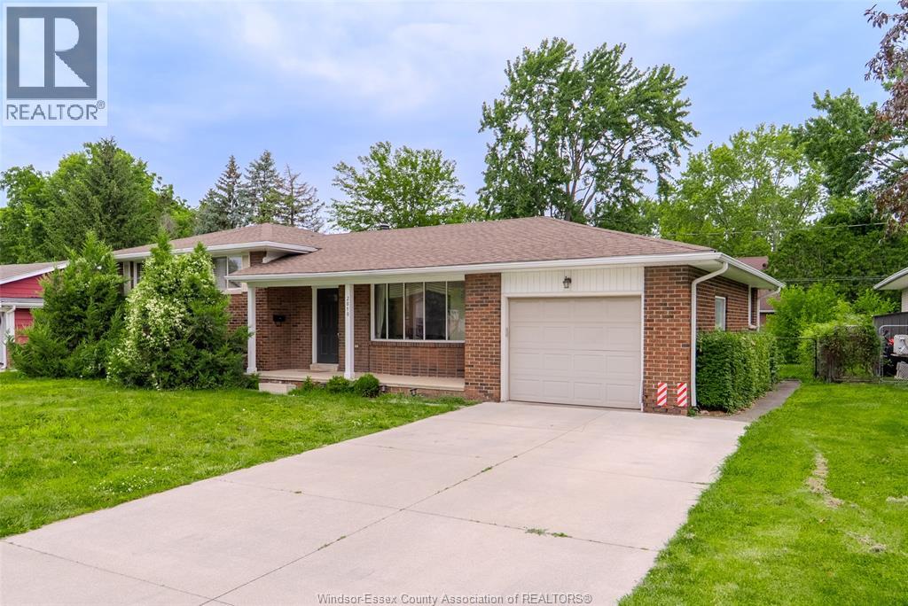 2010 Grand Marais Road West, Windsor, Ontario  N9E 1G1 - Photo 3 - 26015268