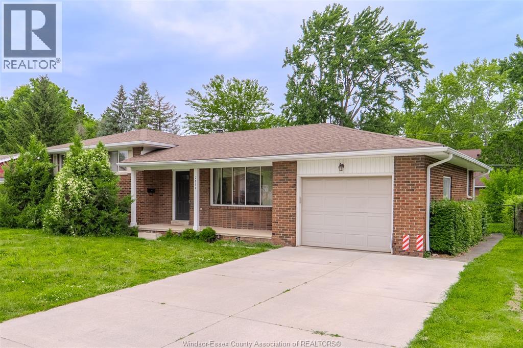 2010 Grand Marais Road West, Windsor, Ontario  N9E 1G1 - Photo 4 - 26015268
