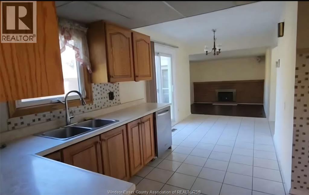 2722 Sierra Drive, Windsor, Ontario  N9E 2Y7 - Photo 2 - 26016355